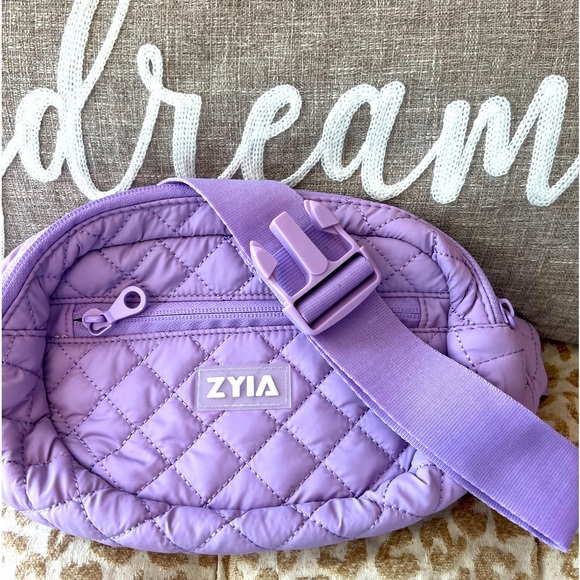 ZYIA LAVENDAR FANNIE PACK.Many compartments and zippered pouches. NEVER USED - Picture 1 of 4